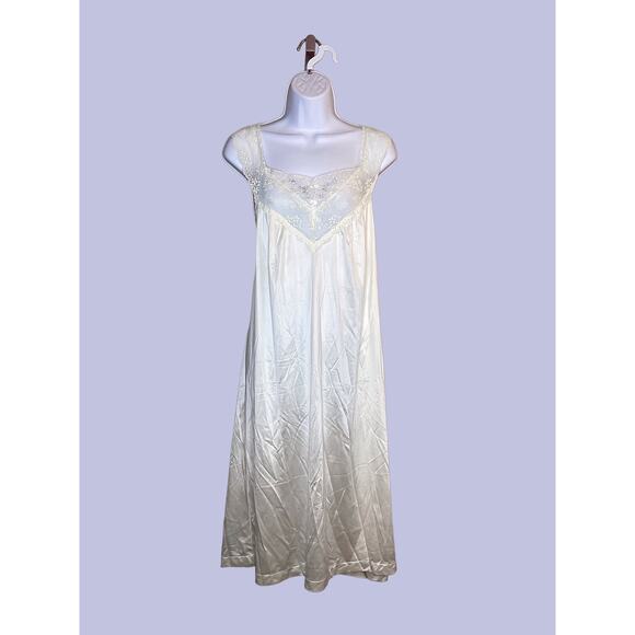 Vanity Fair Women VNTG Satin/lace Nightgown Med  off white EUC Modest Intimates - Picture 1 of 8